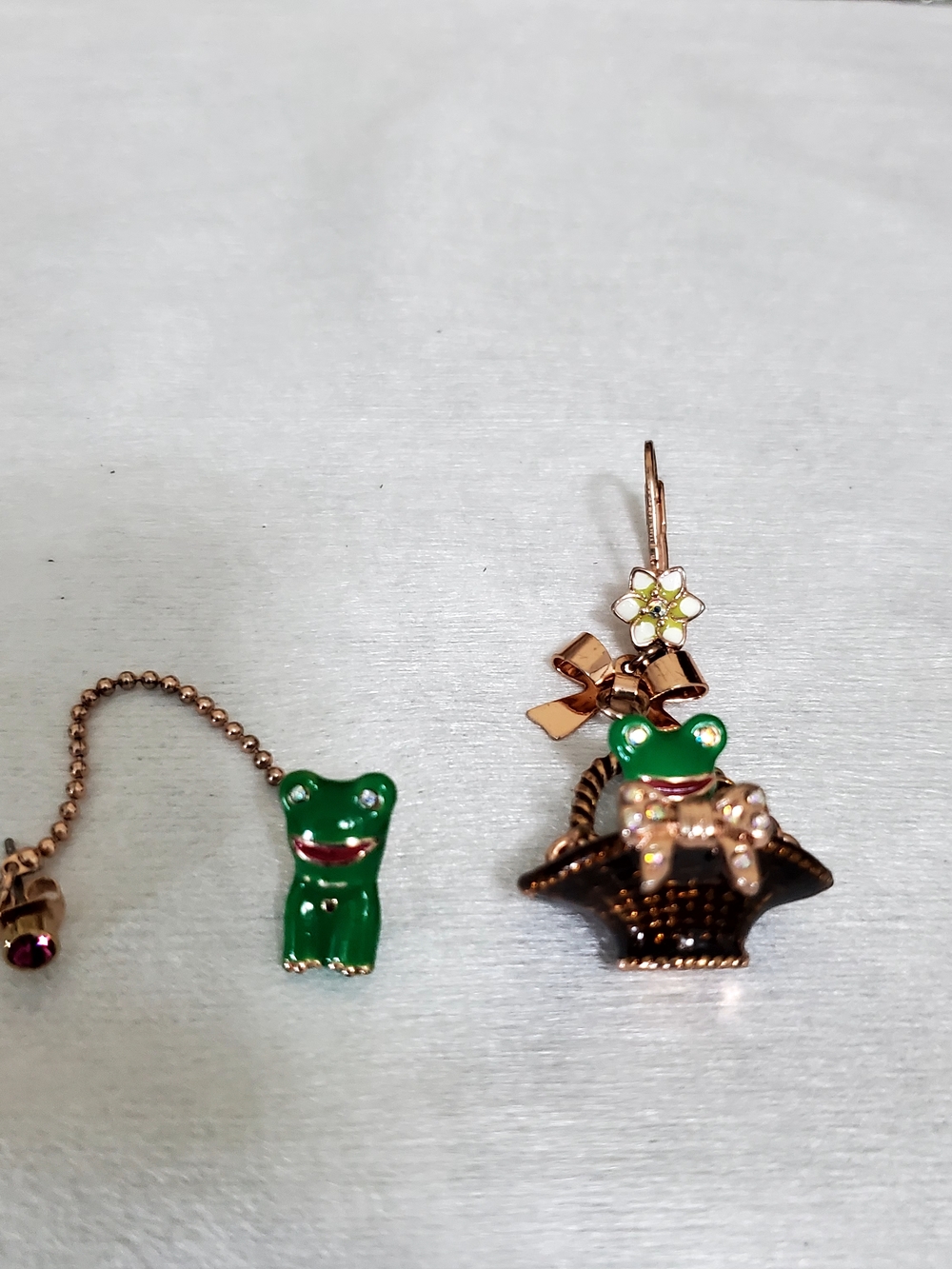 3/$50 Betsey Johnson Green Frog Basket Dangle Earrings with Gold Bow